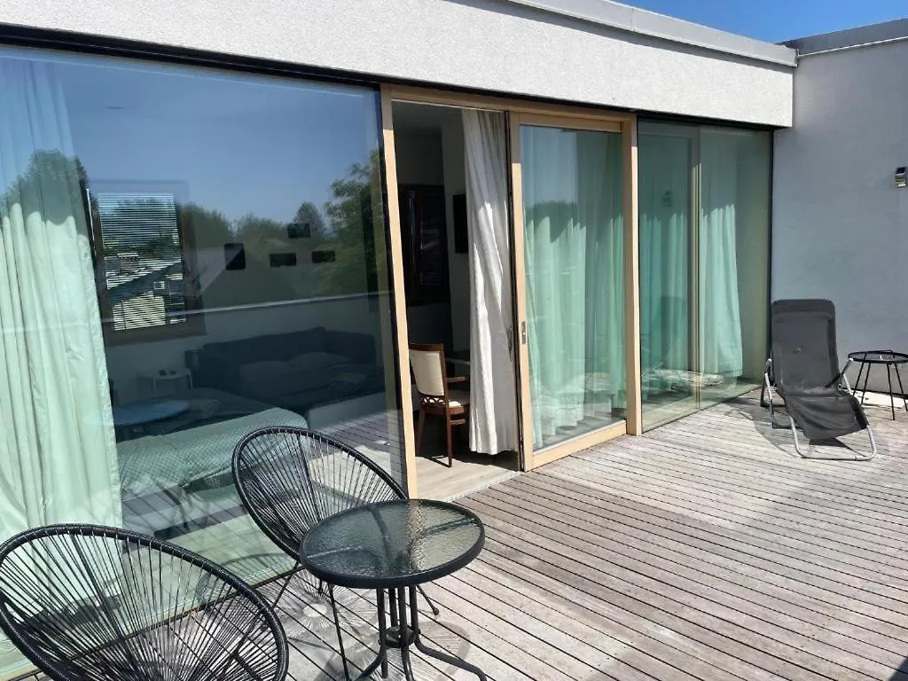 Gostinjska kuća R41 - Tivoli Groundfloor Apartment