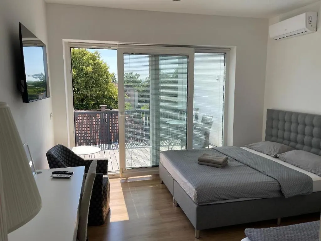 Guest house R41 - Tivoli Groundfloor Apartment Ljubljana