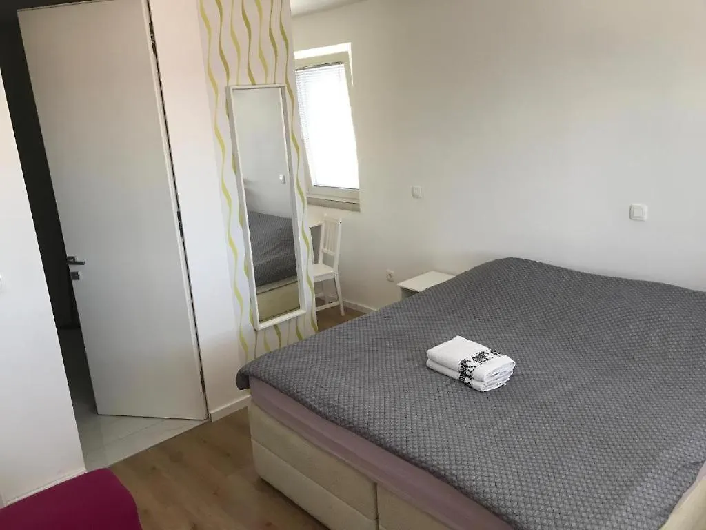 Gostinjska kuća R41 - Tivoli Groundfloor Apartment